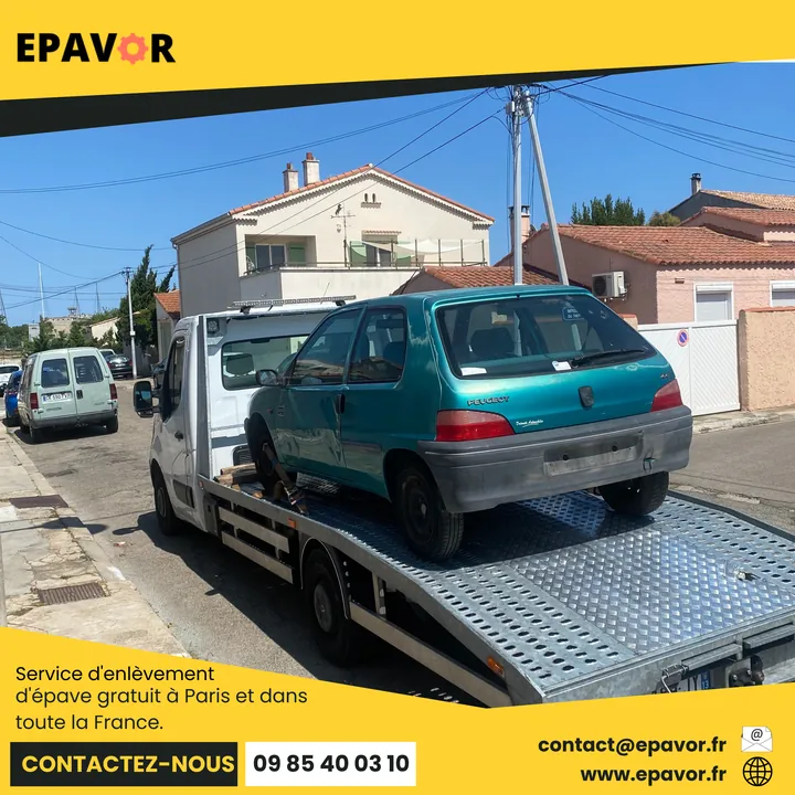 Visuel promotionnel jaune Epavor montrant l’arrière d’une voiture verte sur un plateau.
