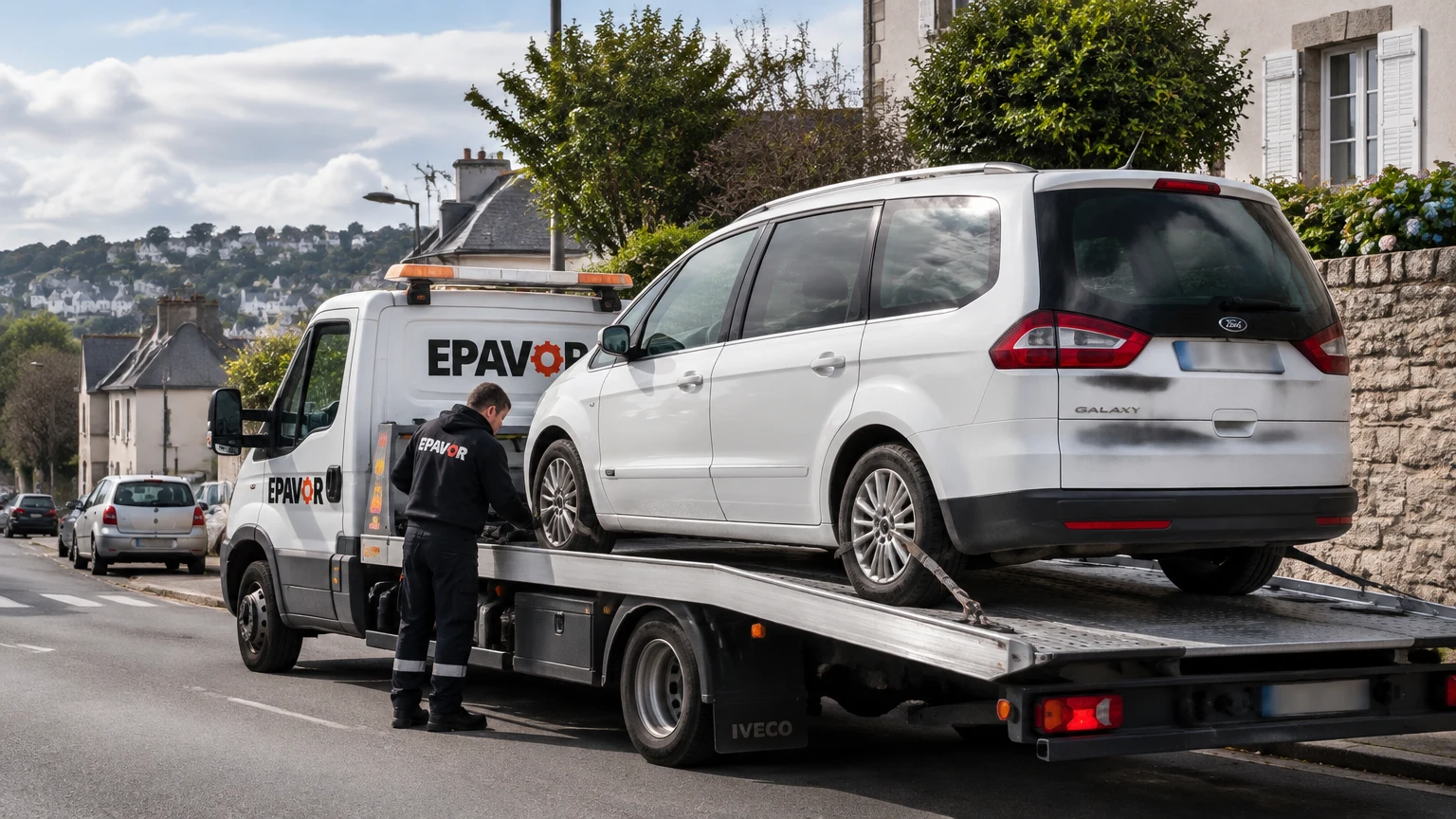 Illustration d’un enlèvement d’épave à Douarnenez avec une dépanneuse — service d’épaviste.