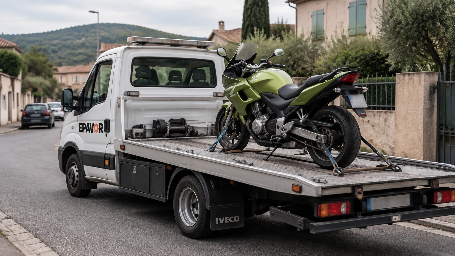 Illustration d’un enlèvement d’épave à Flassans-sur-Issole avec une dépanneuse — service d’épaviste.