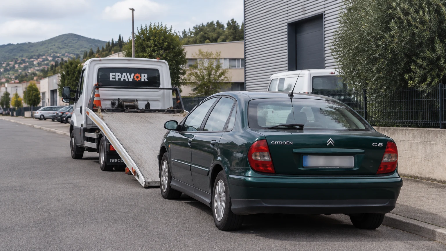 Illustration d’un enlèvement d’épave à La Valette-du-Var avec une dépanneuse — service d’épaviste.